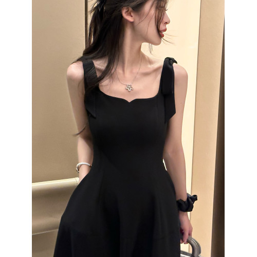 法式赫本風黑色吊帶連衣裙女夏季新款輕奢氣質收腰顯瘦a字長裙子