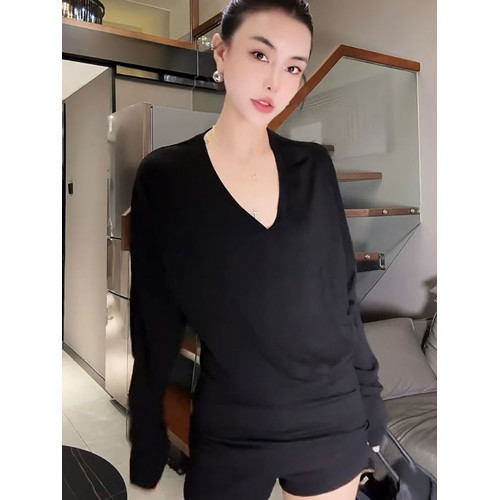 歐貨大碼黑色V領長袖t恤女2025新款百搭薄款內搭松弛感休閒上衣秋 歐貨大碼黑色V領長袖t恤女2025新款百搭薄款內搭松弛感休閒上衣秋