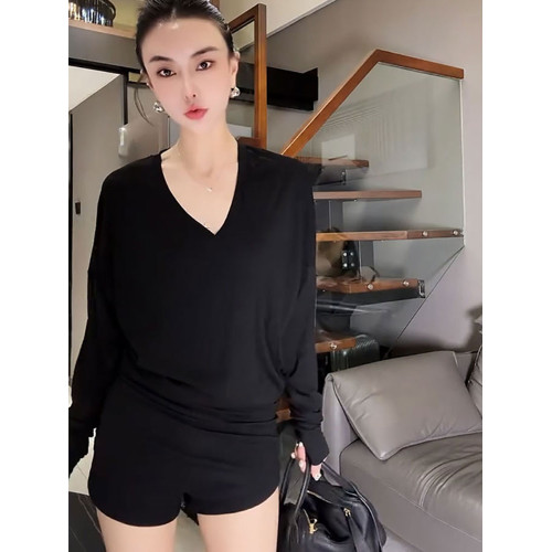 歐貨大碼黑色V領長袖t恤女2025新款百搭薄款內搭松弛感休閒上衣秋 歐貨大碼黑色V領長袖t恤女2025新款百搭薄款內搭松弛感休閒上衣秋