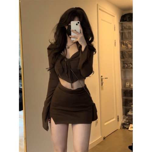 秋季小個子純欲風甜辣妹穿搭棕色長袖上衣包臀短裙輕熟兩件套裝女