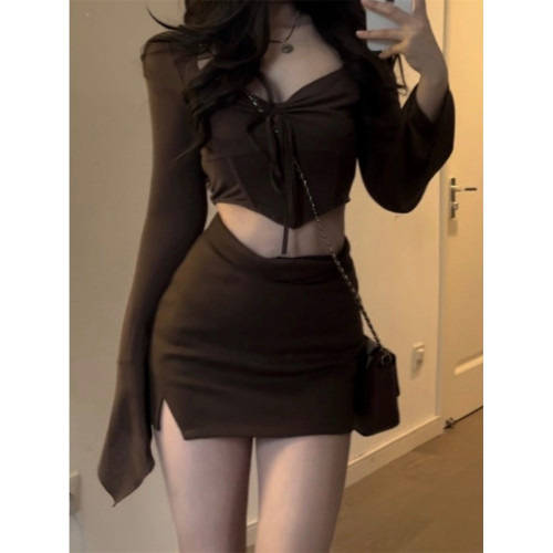 秋季小個子純欲風甜辣妹穿搭棕色長袖上衣包臀短裙輕熟兩件套裝女