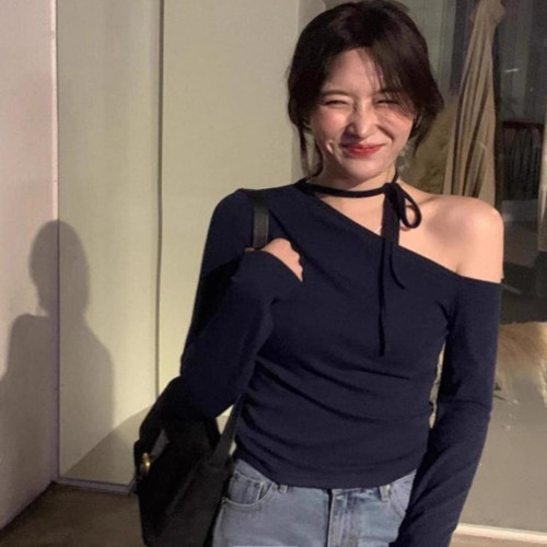 Exclusive type 韓國個性氣質露肩斜領口掛脖系帶設計百搭長袖T桖 Exclusive type 韓國個性氣質露肩斜領口掛脖系帶設計百搭長袖T桖