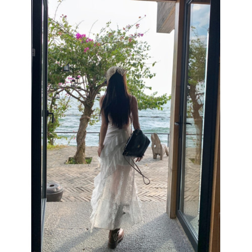 白色蕾絲吊帶連衣裙女夏季設計感不規則荷葉邊裙氣質氛圍感a字裙