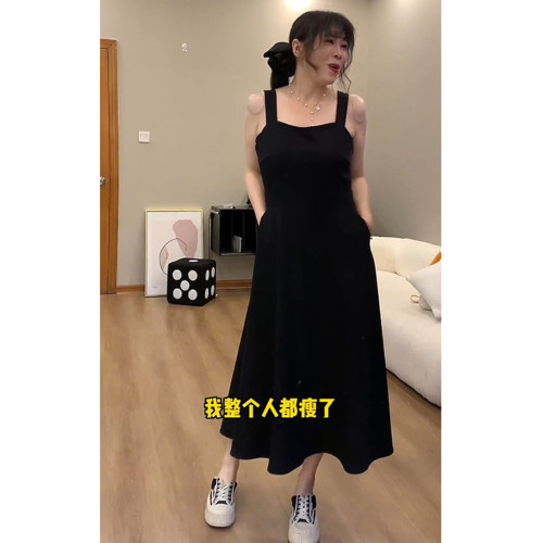 大碼赫本風黑色吊帶連衣裙女春秋胖mm顯瘦遮肉內搭a字背心長裙子