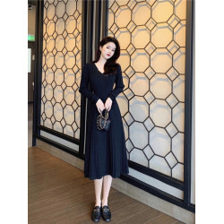 秋冬女2024年新款法式洋氣針織連衣裙長款超火別致A字內搭打底裙