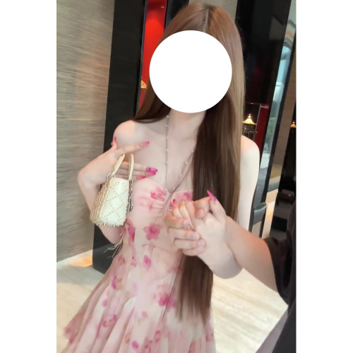 粉色掛脖吊帶連衣裙女夏季修身顯瘦法式溫柔氣質絕美碎花無袖短裙