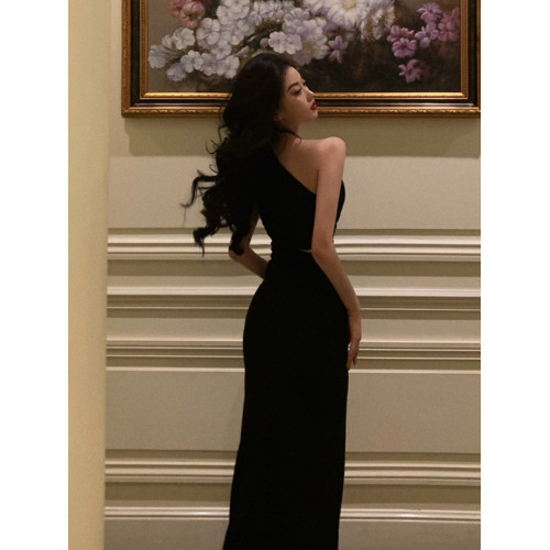 氣質性感露腰斜肩黑色連衣裙赫本小黑裙名媛禦姐高級修身包臀長裙 氣質性感露腰斜肩黑色連衣裙赫本小黑裙名媛禦姐高級修身包臀長裙