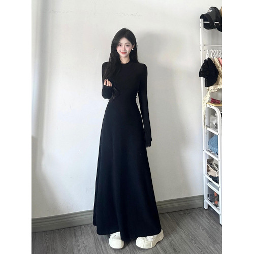 法式氣質赫本風黑色長袖打底連衣裙女秋季高級感收腰修身內搭長裙