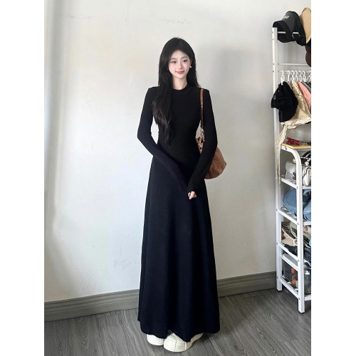 法式氣質赫本風黑色長袖打底連衣裙女秋季高級感收腰修身內搭長裙