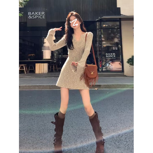 法式高級感打底v領針織連衣裙子女秋冬季2025新款清純掐腰包臀裙 法式高級感打底v領針織連衣裙子女秋冬季2025新款清純掐腰包臀裙