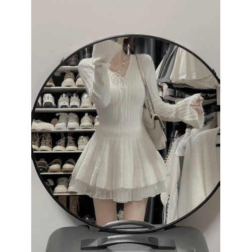 法式V領白色針織毛衣連衣裙女秋冬氣質內搭打底裙收腰修身短裙子 法式V領白色針織毛衣連衣裙女秋冬氣質內搭打底裙收腰修身短裙子