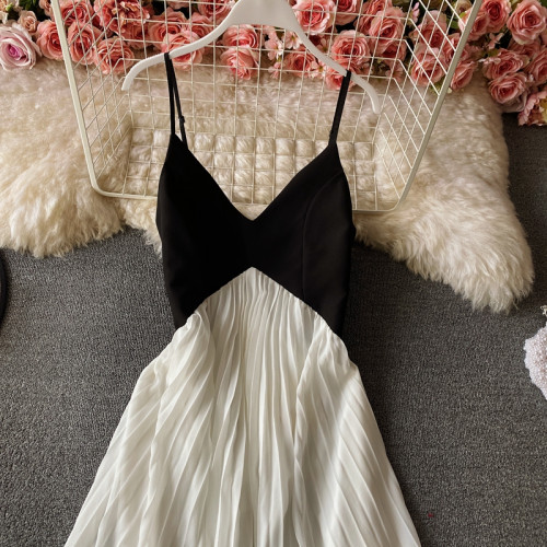 馬爾代夫海邊沙灘裙新款吊帶露背度假旅遊百褶連衣裙超仙大擺長裙