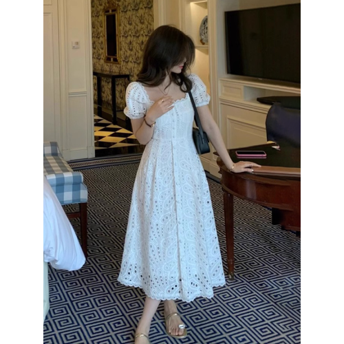 白色連衣裙女夏季高級感法式初戀溫柔風收腰修身顯瘦鏤空蕾絲長裙