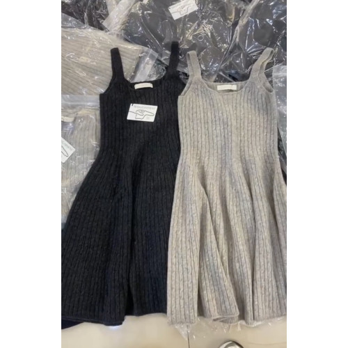 韓系小個子高級感針織吊帶裙女秋季新款超好看的小香風修身連衣裙