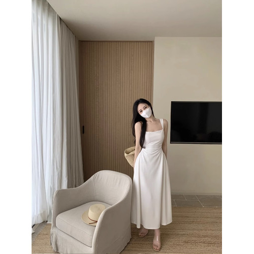 白色法式氣質吊帶連衣裙女秋冬大碼胖mm小衆褶皺收腰顯瘦A字長裙