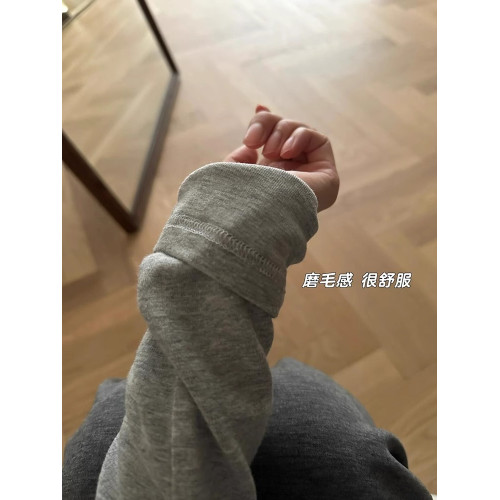 灰色V領正肩長袖t恤女2025新款秋冬季內搭打底衫辣妹緊身收腰上衣 灰色V領正肩長袖t恤女2025新款秋冬季內搭打底衫辣妹緊身收腰上衣