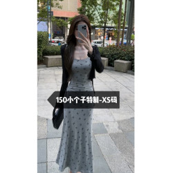 150小個子穿搭吊帶碎花連衣裙子女秋季2025新款法式灰色長裙套裝