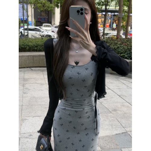 150小個子穿搭吊帶碎花連衣裙子女春夏2026新款法式灰色長裙套裝