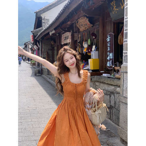 法式復古文藝風吊帶連衣裙女夏季新款小個子收腰褶皺無袖長款裙子