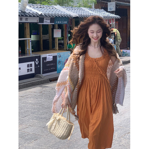 法式復古文藝風吊帶連衣裙女夏季新款小個子收腰褶皺無袖長款裙子