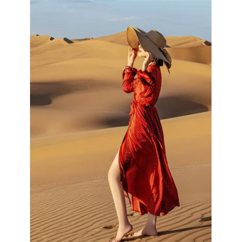 新疆大西北埃及沙漠旅行穿搭拍照長裙女秋紅色長袖海邊度假連衣裙