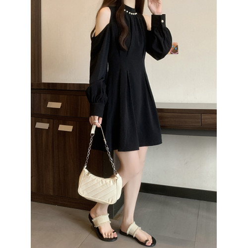 獨特超好看連衣裙秋季大碼女裝胖mm顯瘦收腰設計感露肩黑色短裙子