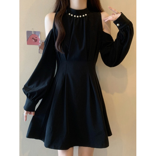 獨特超好看連衣裙秋季大碼女裝胖mm顯瘦收腰設計感露肩黑色短裙子