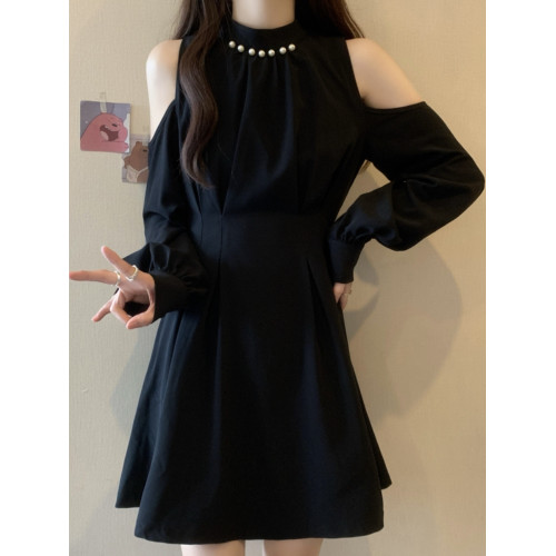 獨特超好看連衣裙秋季大碼女裝胖mm顯瘦收腰設計感露肩黑色短裙子