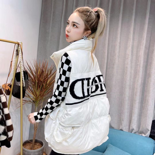 後背字母羽絨馬甲女外穿歐貨2023秋冬新款立領寬松白鴨絨馬夾外套 後背字母羽絨馬甲女外穿歐貨2023秋冬新款立領寬松白鴨絨馬夾外套