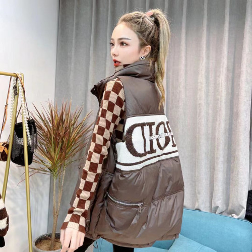 後背字母羽絨馬甲女外穿歐貨2023秋冬新款立領寬松白鴨絨馬夾外套 後背字母羽絨馬甲女外穿歐貨2023秋冬新款立領寬松白鴨絨馬夾外套