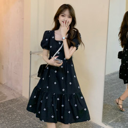 大碼女裝法式復古方領顯瘦小黑裙女夏季胖mm遮肚子收腰減齡連衣裙