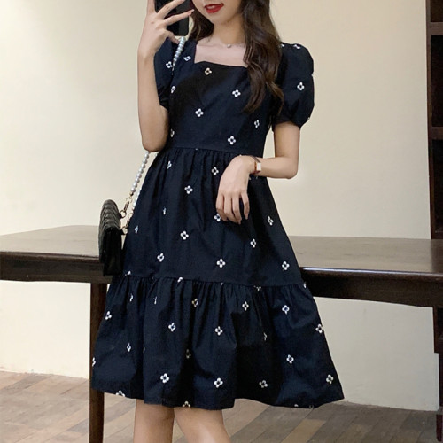 大碼女裝法式復古方領顯瘦小黑裙女夏季胖mm遮肚子收腰減齡連衣裙