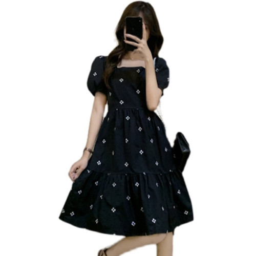 大碼女裝法式復古方領顯瘦小黑裙女夏季胖mm遮肚子收腰減齡連衣裙