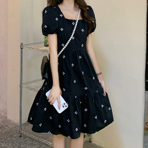 大碼女裝法式復古方領顯瘦小黑裙女夏季胖mm遮肚子收腰減齡連衣裙