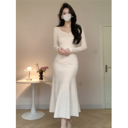 Amy的店品質針織秋冬超好看溫柔風杏色長袖連衣裙毛衣長裙女