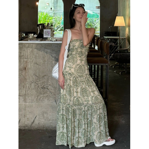 茶歇法式海邊度假吊帶連衣裙女夏季超仙甜美氣質感高級感沙灘長裙