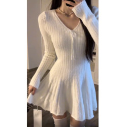 白色V領針織連衣裙女秋冬季修身內搭毛衣裙高腰百褶裙辣妹短裙子