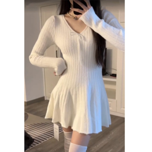 白色V領針織連衣裙女秋冬季修身內搭毛衣裙高腰百褶裙辣妹短裙子