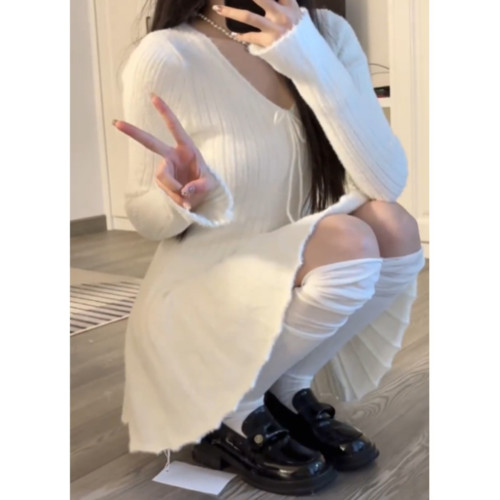 白色V領針織連衣裙女秋冬季修身內搭毛衣裙高腰百褶裙辣妹短裙子