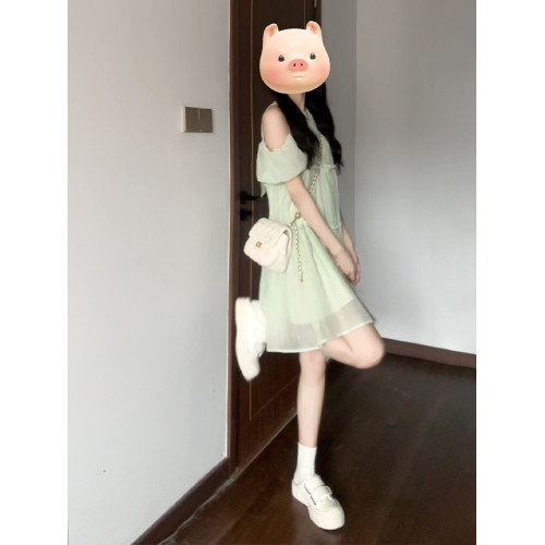 2025新款小個子露肩掛脖吊帶綠色連衣裙子女夏季法式初戀仙女短裙