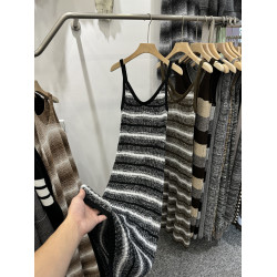 美拉德復古條紋撞色吊帶針織連衣裙女秋季修身顯瘦內搭打底長裙子