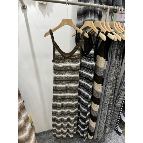 美拉德復古條紋撞色吊帶針織連衣裙女秋季修身顯瘦內搭打底長裙子