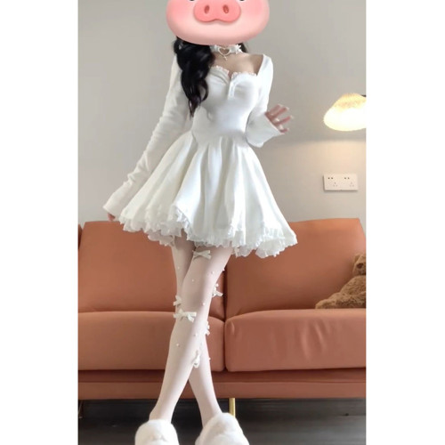 溫柔蕾絲邊針織連衣裙女秋冬新款配大衣修身顯瘦打底內搭收腰短裙