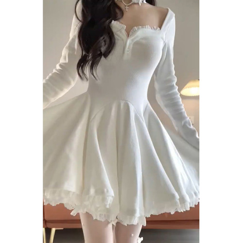 溫柔蕾絲邊針織連衣裙女秋冬新款配大衣修身顯瘦打底內搭收腰短裙