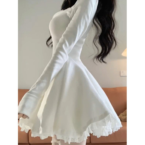 溫柔蕾絲邊針織連衣裙女秋冬新款配大衣修身顯瘦打底內搭收腰短裙