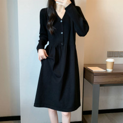 大碼秋裝簡約黑色內搭外穿針織裙子胖妹妹顯瘦遮肚V領小衆連衣裙