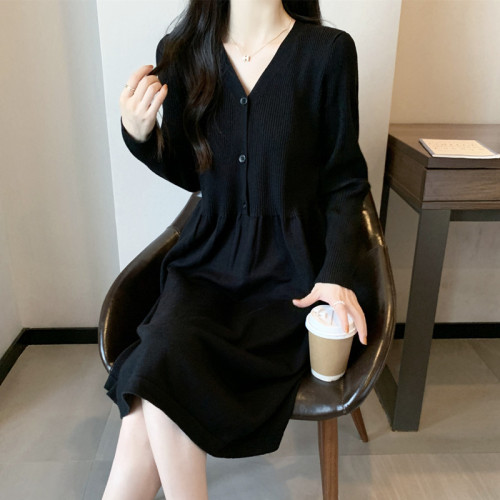 大碼秋裝簡約黑色內搭外穿針織裙子胖妹妹顯瘦遮肚V領小衆連衣裙