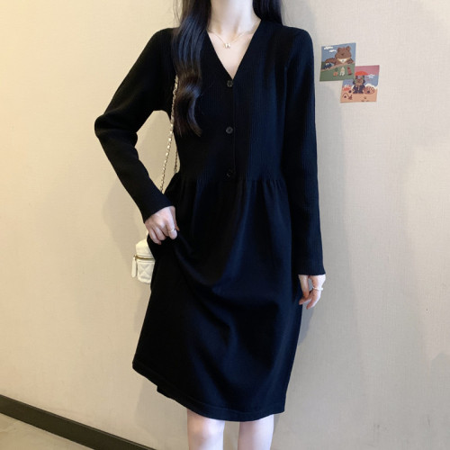 大碼秋裝簡約黑色內搭外穿針織裙子胖妹妹顯瘦遮肚V領小衆連衣裙
