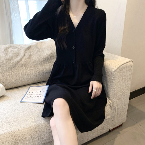 大碼秋裝簡約黑色內搭外穿針織裙子胖妹妹顯瘦遮肚V領小衆連衣裙