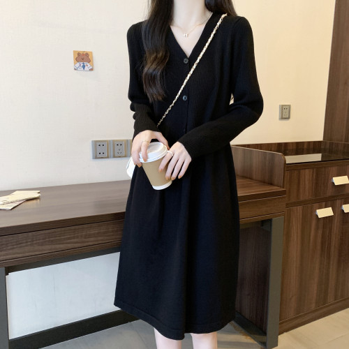 大碼秋裝簡約黑色內搭外穿針織裙子胖妹妹顯瘦遮肚V領小衆連衣裙